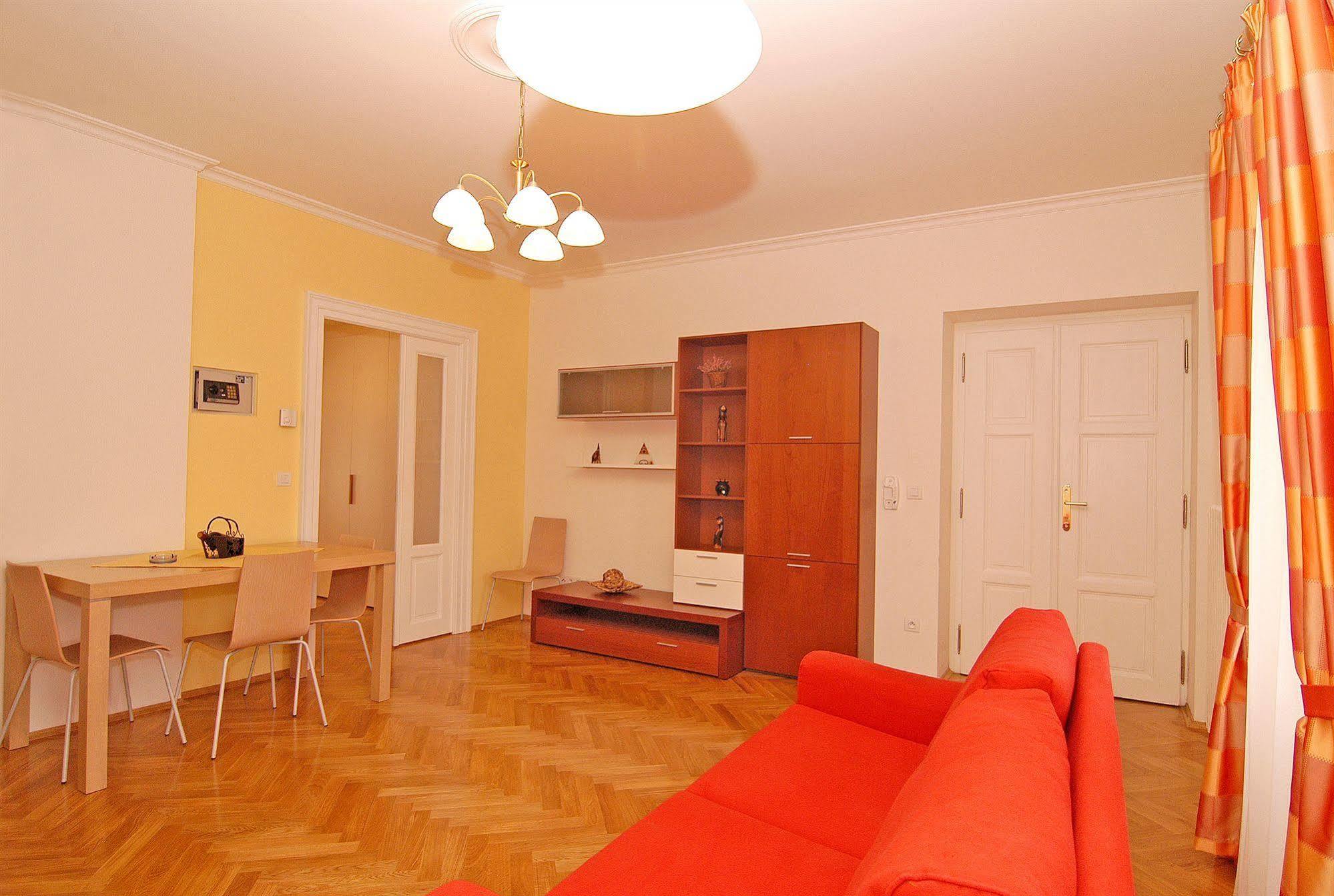 Ai Quattro Angeli Lejlighedshotel Prag Eksteriør billede